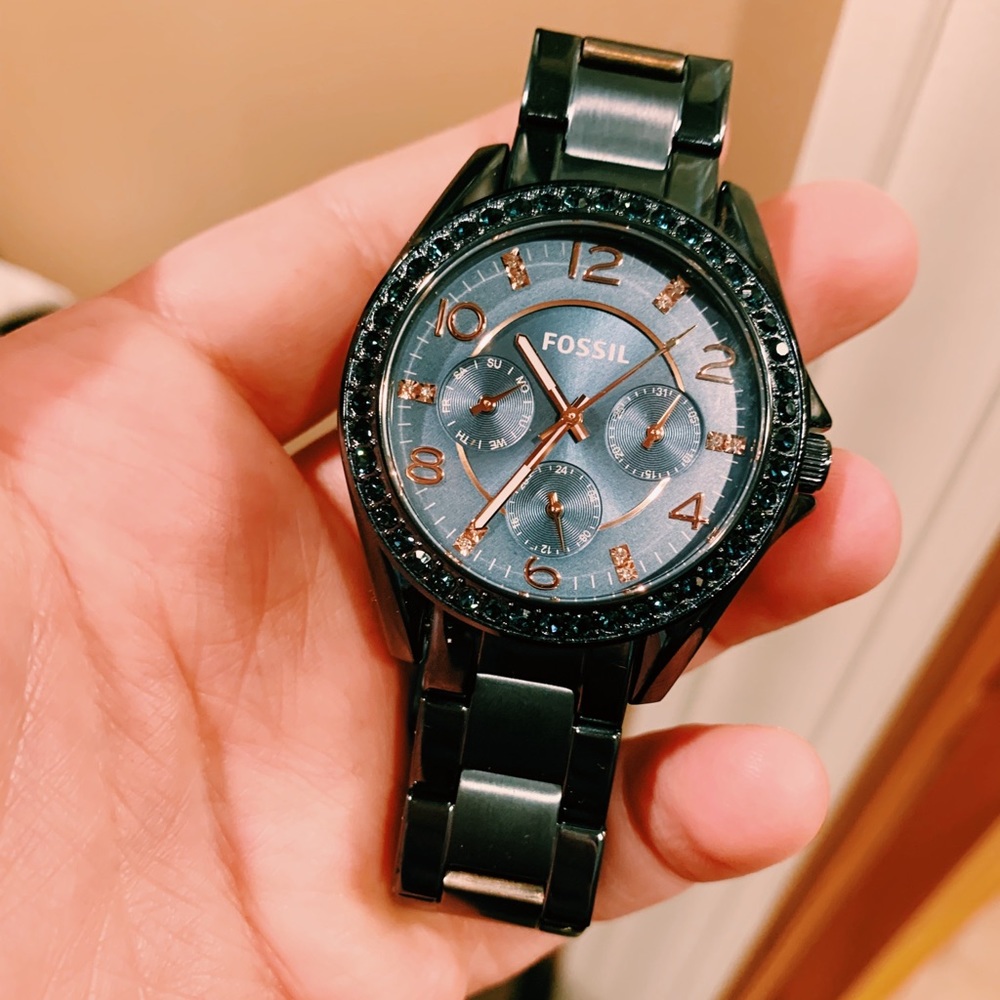 Women’s Fossil Watch!